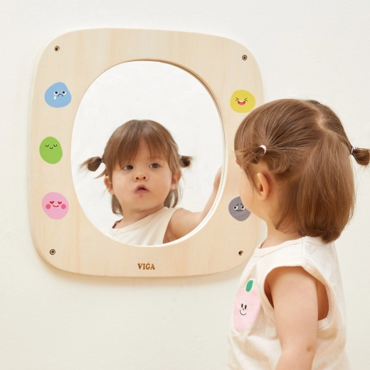 Mängulised emotikonid emotsioonide õpetamiseks