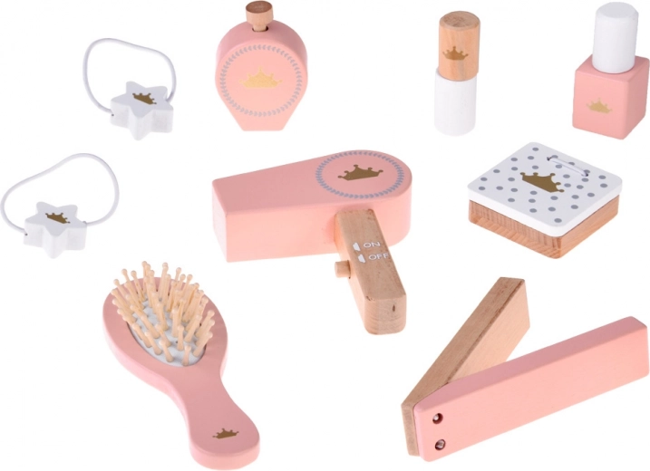 Rich set of accessories for stylist play
