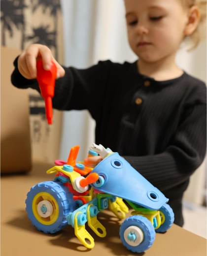 6 sõidukit 118 detailist