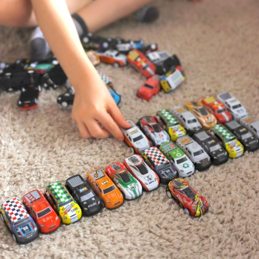 Värvikirevad autod loovaks mänguks