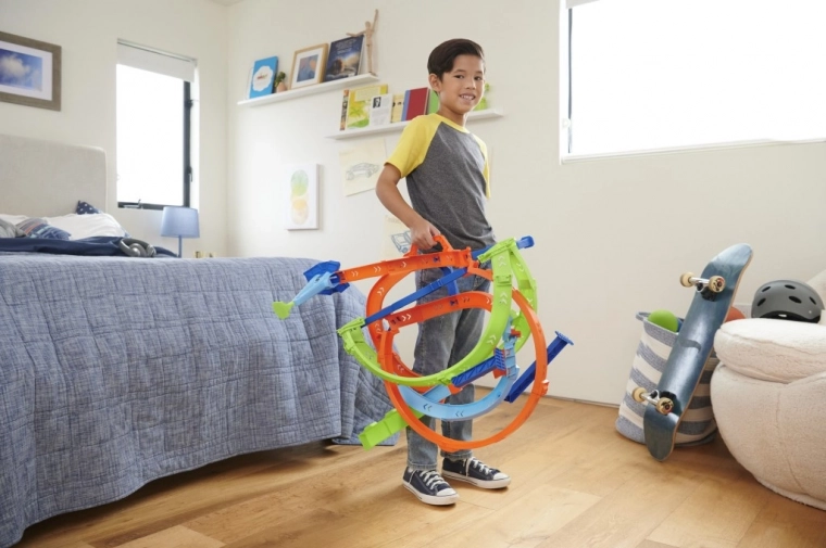 Sisaldab Hot Wheelsi mudelit