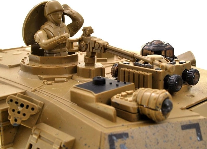 Efektne LED-valgustus ja tankisti figuur