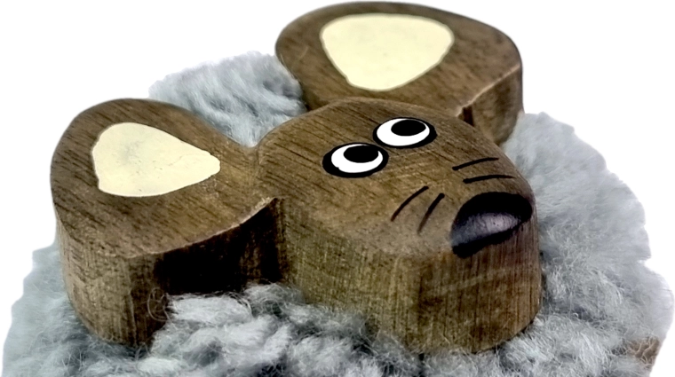 Mänguline disain pehme pompomiiga