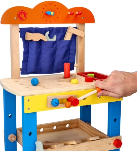 Stabiilne puidust konstruktsioon ja nutikad panipaigad