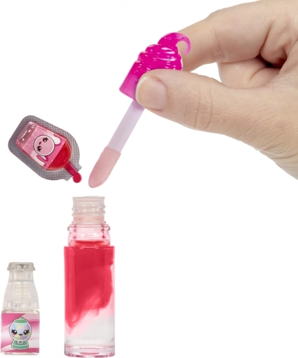 Create your own sparkly lip gloss